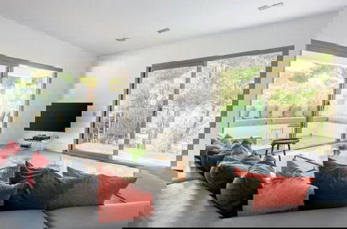 Foto 19 - Modern Holiday Home With Sunset Views