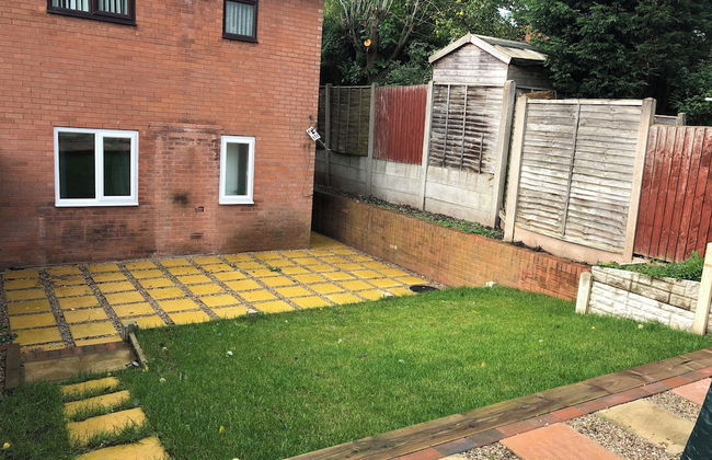 Captivating 1-bed Apartment in Hednesford - Photo 9