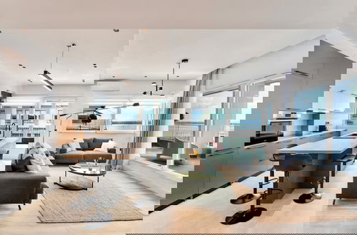 Foto 1 - Oddity by halu