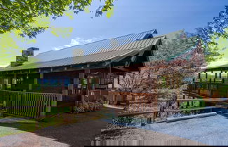 Foto 1 - Ern857 - A Dream Come True - Great Location! Close To All The Action! 3 Bedroom Cabin by RedAwning