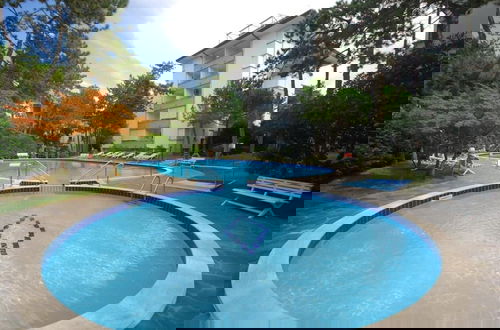 Foto 1 - Elegant Retreat With Pool View