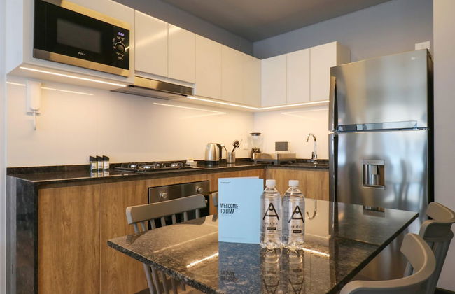 w Prestigious 2BR w Amazing Deco in San Isidro - Photo 5