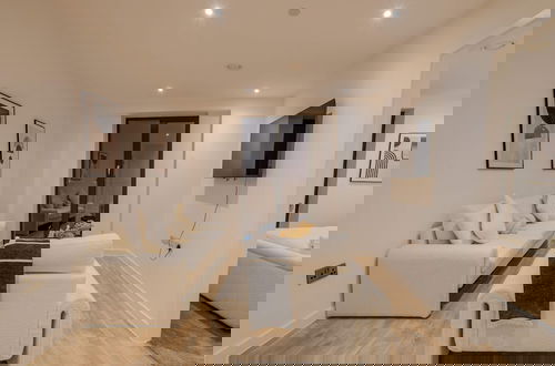 Foto 5 - Bianco Suite 2BR With City Views
