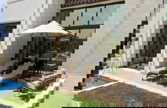Foto 1 - One-bedroom Oasis With Pool View