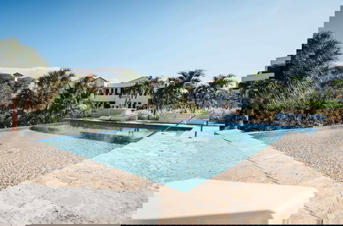 Photo 4 - Seabreeze Retreat Stylish Blue Bay Residence