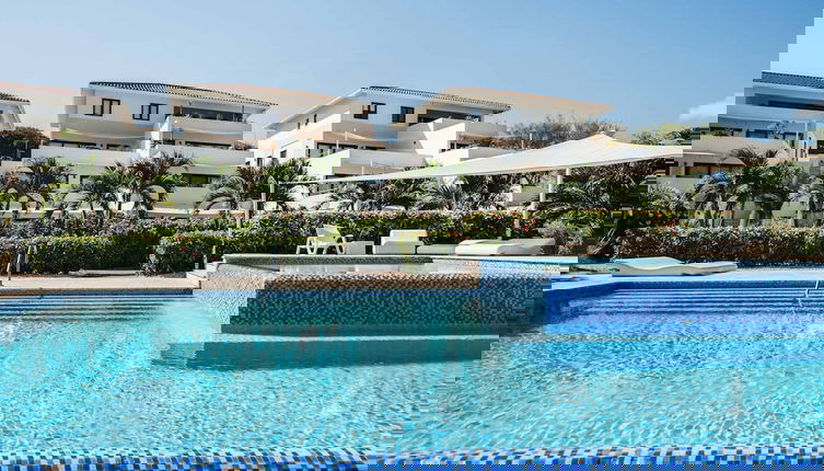 Photo 1 - Seabreeze Retreat Stylish Blue Bay Residence