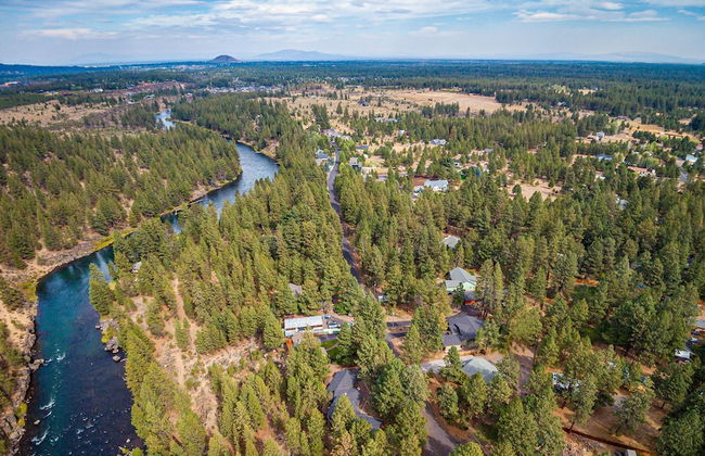 Quiet River Bend Cabin by Avantstay 35 Mins to Mt Bachelor 10 Mins to Town Centre Hot Tub - Foto 5