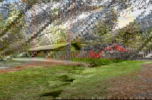Photo 27 - Quiet River Bend Cabin by Avantstay 35 Mins to Mt Bachelor 10 Mins to Town Centre Hot Tub