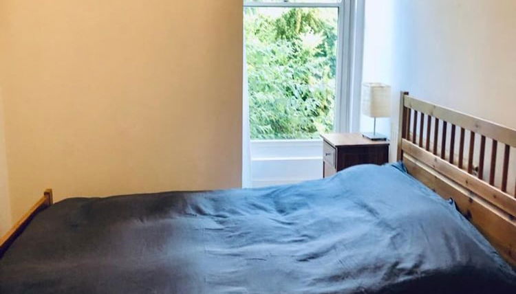 Foto 1 - Luxury, Spacious London Apartment on Mattock Lane
