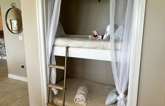 Unit 1504 2 Bedroom Condo by RedAwning - Photo 2