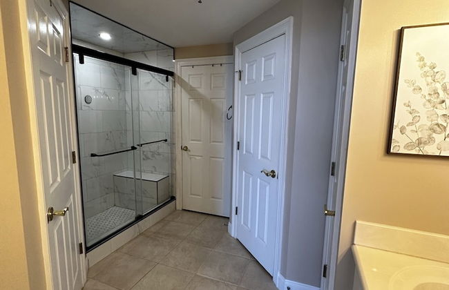 Unit 1504 2 Bedroom Condo by RedAwning - Photo 3