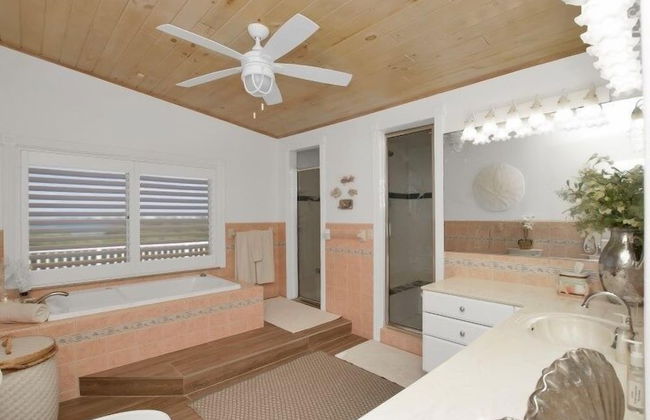 Waterfront Home With Swimming Pool 4 Bedroom Home by RedAwning - Foto 15