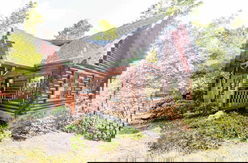 Foto 38 - The Big Easy Spacious Mountain Retreat + Hot Tub, Deck Premier Location