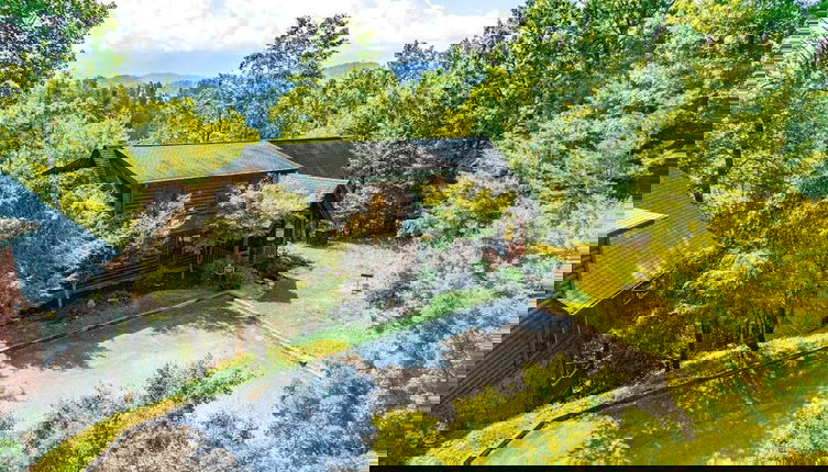 Foto 1 - The Big Easy Spacious Mountain Retreat + Hot Tub, Deck Premier Location
