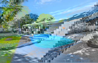 Foto 1 - Boca Beauty - Stylish Home With Pool 3 Bedroom Home by RedAwning