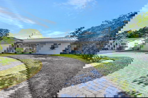 Foto 50 - Boca Beauty - Stylish Home With Pool 3 Bedroom Home by RedAwning