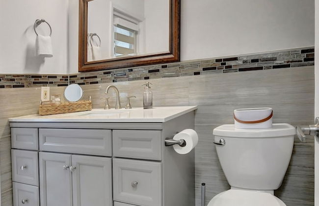 Boca Beauty - Stylish Home With Pool 3 Bedroom Home by RedAwning - Foto 24