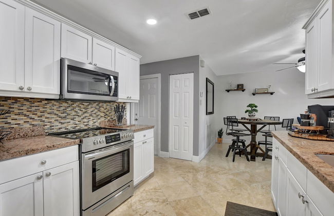 Boca Beauty - Stylish Home With Pool 3 Bedroom Home by RedAwning - Foto 11
