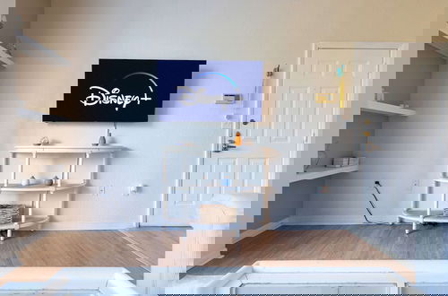 Photo 3 - Dreamy Apartment Just 15 Minutes From Disney