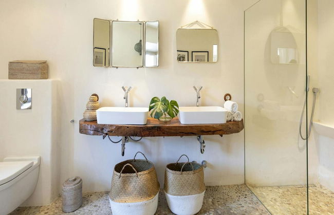 Stylish Holiday Home With Deia Views - Photo 12