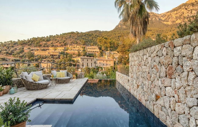 Stylish Holiday Home With Deia Views - Photo 14