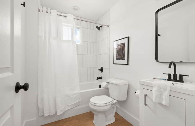 Nashville Vibes: Stay, Play, And Relax 1 Bedroom Apts - Photo 25