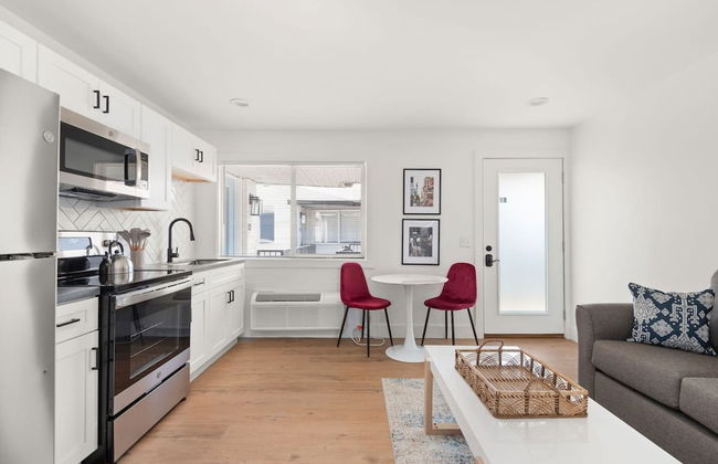 Nashville Vibes: Stay, Play, And Relax 1 Bedroom Apts - Photo 8