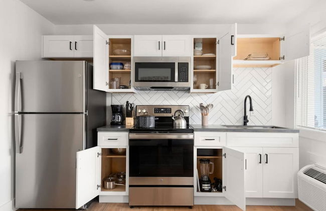 Nashville Vibes: Stay, Play, And Relax 1 Bedroom Apts - Photo 15