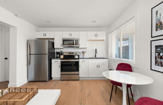 Nashville Vibes: Stay, Play, And Relax 1 Bedroom Apts - Photo 10