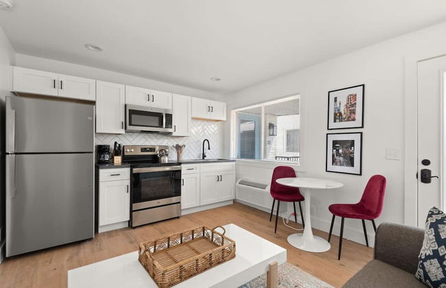 Nashville Vibes: Stay, Play, And Relax 1 Bedroom Apts - Photo 7