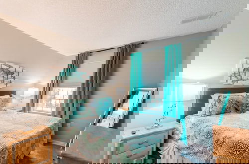 Foto 4 - Pompano Place 3 Bedroom Townhouse by RedAwning
