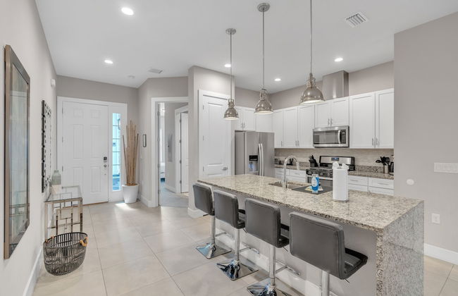 Elegant Townhome Near Disney â Private Suites! 4 Bedroom Townhouse by RedAwning - Foto 10