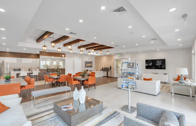 Elegant Townhome Near Disney â Private Suites! 4 Bedroom Townhouse by RedAwning - Foto 25