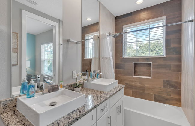 Elegant Townhome Near Disney â Private Suites! 4 Bedroom Townhouse by RedAwning - Foto 15