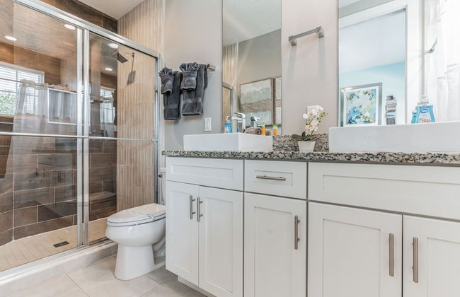 Elegant Townhome Near Disney â Private Suites! 4 Bedroom Townhouse by RedAwning - Foto 16
