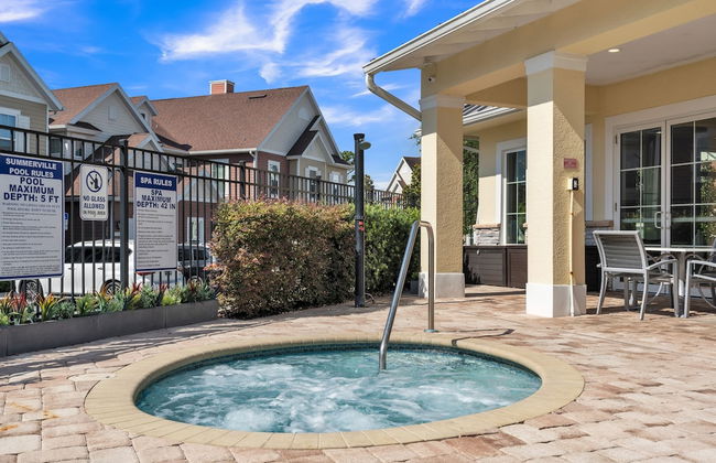 Elegant Townhome Near Disney â Private Suites! 4 Bedroom Townhouse by RedAwning - Foto 19
