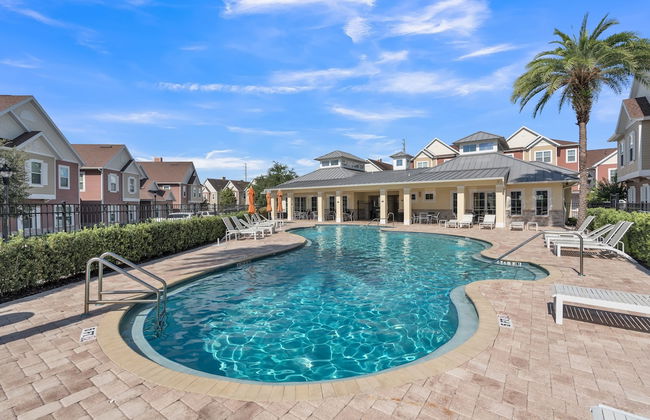 Elegant Townhome Near Disney â Private Suites! 4 Bedroom Townhouse by RedAwning - Foto 1