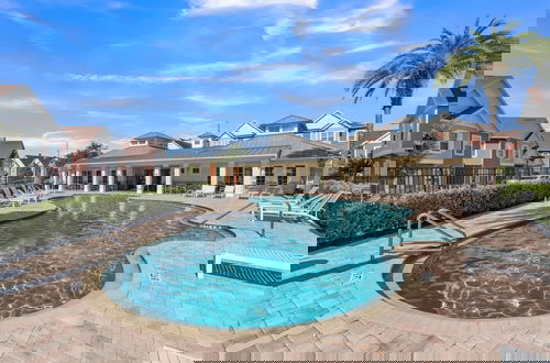 Foto 1 - Elegant Townhome Near Disney â Private Suites! 4 Bedroom Townhouse by RedAwning