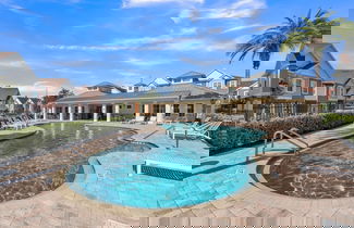 Foto 1 - Elegant Townhome Near Disney â Private Suites! 4 Bedroom Townhouse by RedAwning