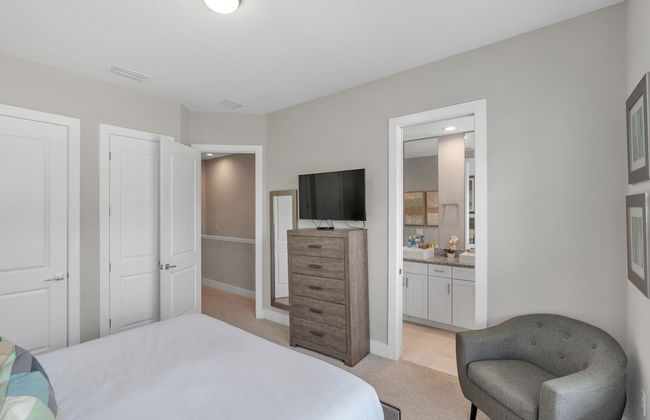 Elegant Townhome Near Disney â Private Suites! 4 Bedroom Townhouse by RedAwning - Foto 8