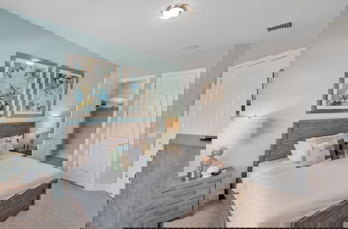 Foto 7 - Elegant Townhome Near Disney â Private Suites! 4 Bedroom Townhouse by RedAwning