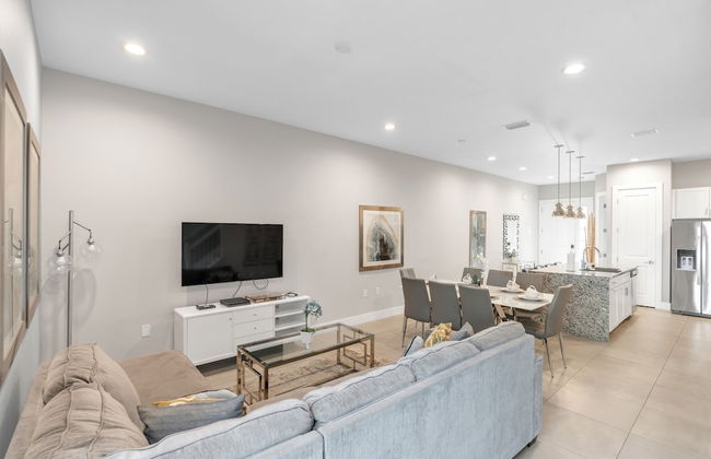 Elegant Townhome Near Disney â Private Suites! 4 Bedroom Townhouse by RedAwning - Foto 14