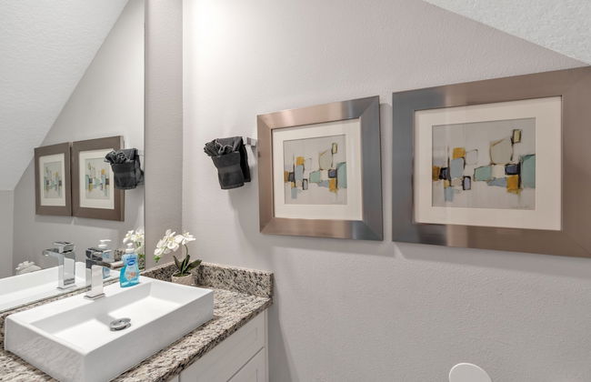 Elegant Townhome Near Disney â Private Suites! 4 Bedroom Townhouse by RedAwning - Foto 18