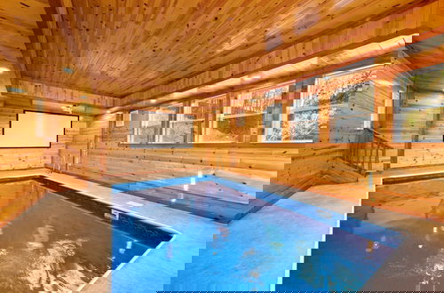 Foto 46 - Exquisite Getaway w Indoor Pool Theater