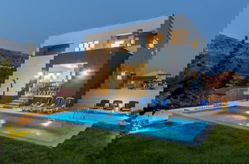 Foto 20 - Modern & Stylish Villa With Private Pool