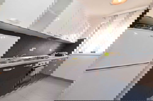 Foto 6 - Quiet and Compact Apartment With Balcony