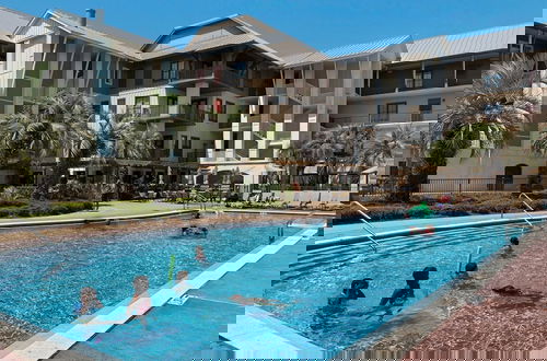 Foto 24 - Coastal 3BR Condo With Pool & Shuttle : Snowbird Friendly!