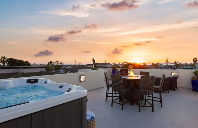 Sunset Serenity by Avantstay Rooftop w Hot Tub Fire Pit 3 Blocks to Beach - Photo 1
