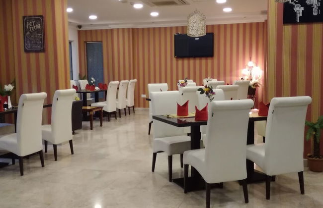 Pioneer Hotel Apartments - Photo 12