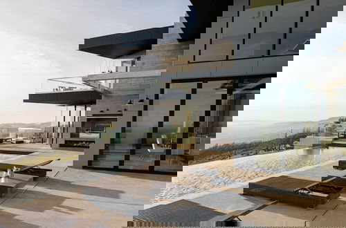 Foto 33 - Belleza by Avantstay Hilltop Mansion w Pool Panoramic Views Ultra Modern Interior